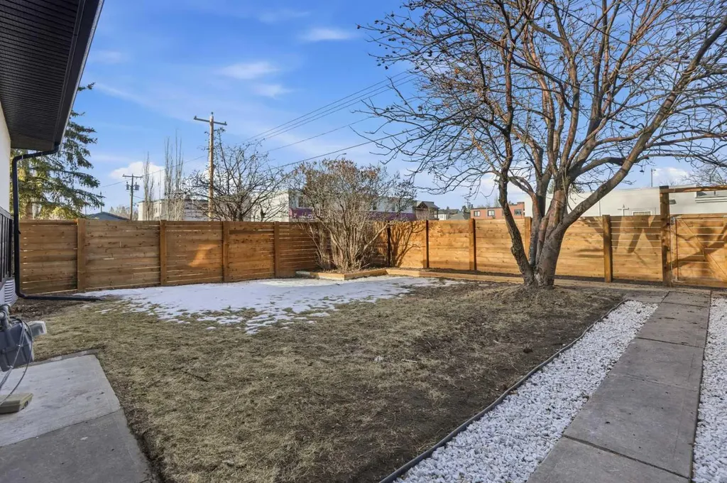 2004 18 Street NW Calgary AB T2M 3T1