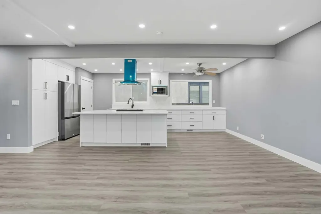 2004 18 Street NW Calgary AB T2M 3T1