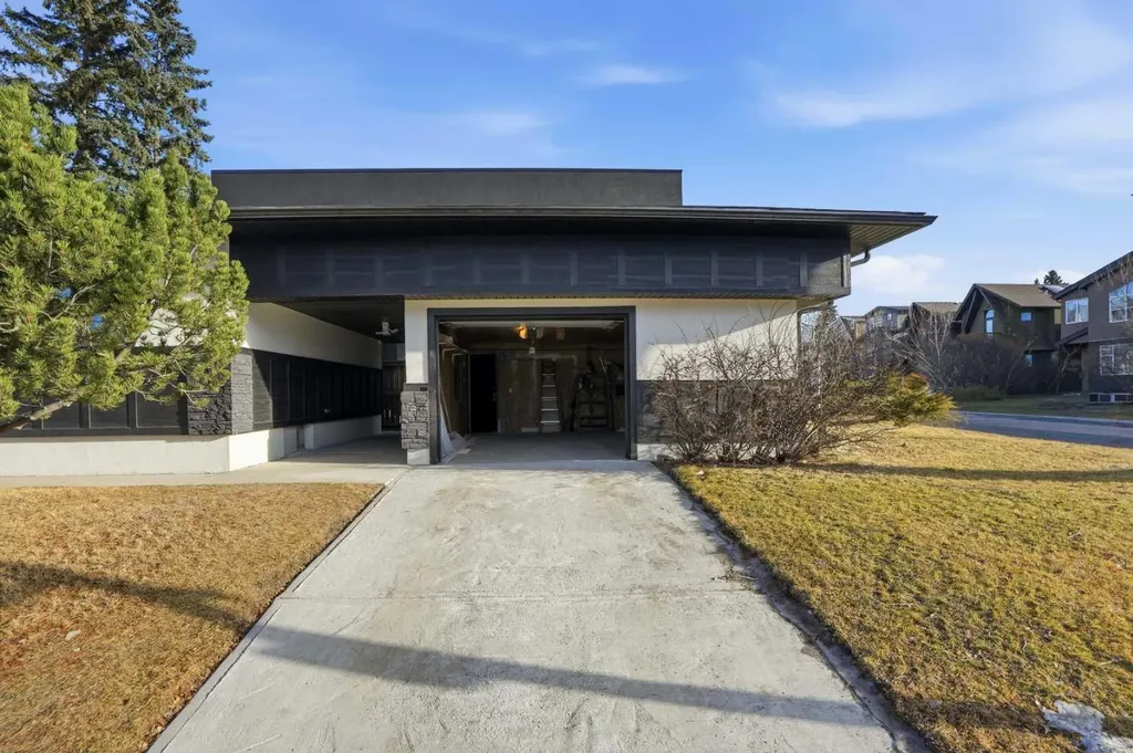 2004 18 Street NW Calgary AB T2M 3T1