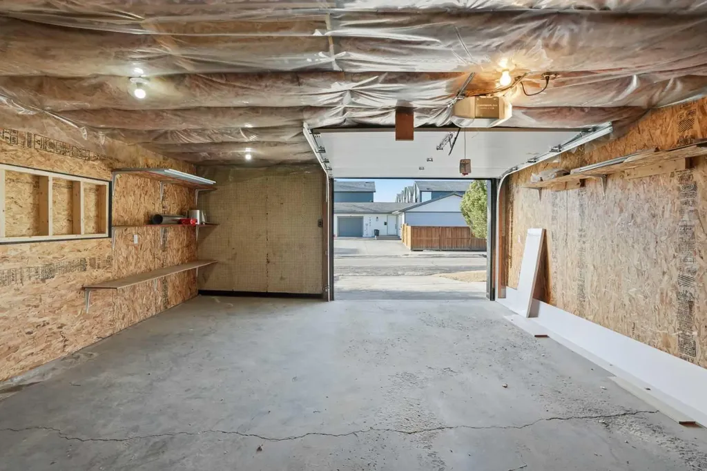 2004 18 Street NW Calgary AB T2M 3T1