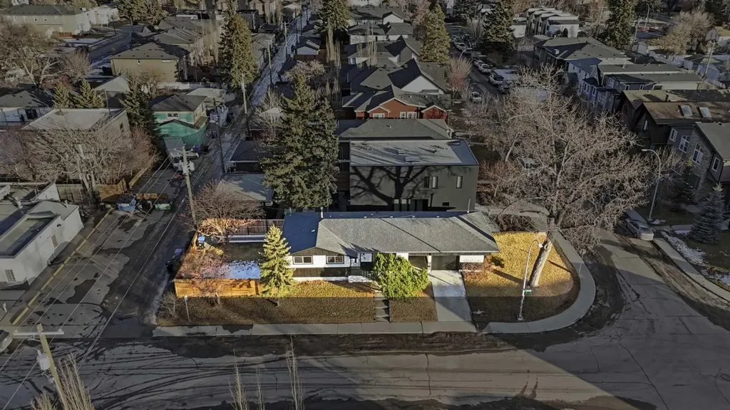 2004 18 Street NW Calgary AB T2M 3T1