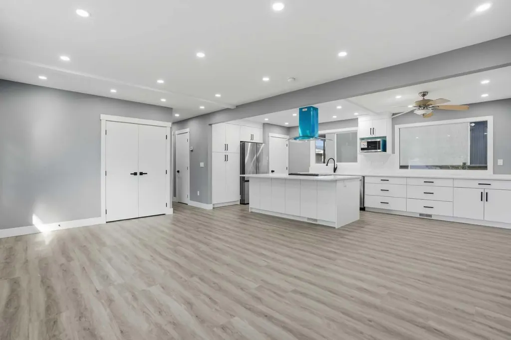 2004 18 Street NW Calgary AB T2M 3T1