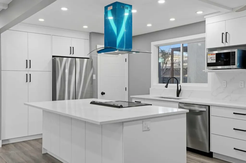 2004 18 Street NW Calgary AB T2M 3T1