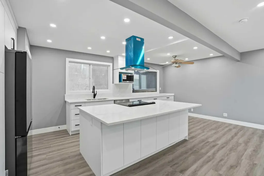 2004 18 Street NW Calgary AB T2M 3T1