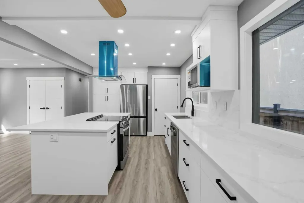 2004 18 Street NW Calgary AB T2M 3T1