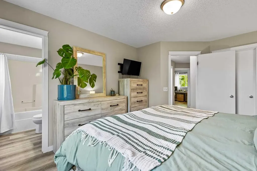 65 Prestwick Heights SE Calgary AB T2Z 4H8