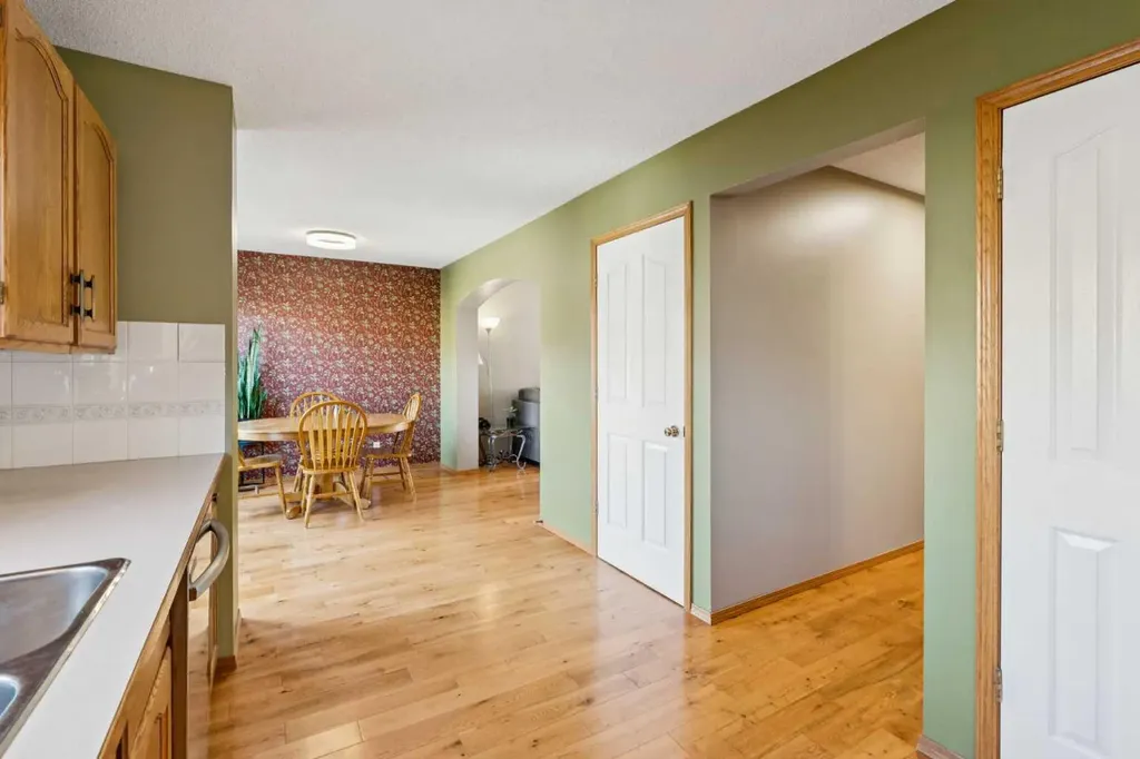 56 West Terrace Road Cochrane AB T4C 1S5