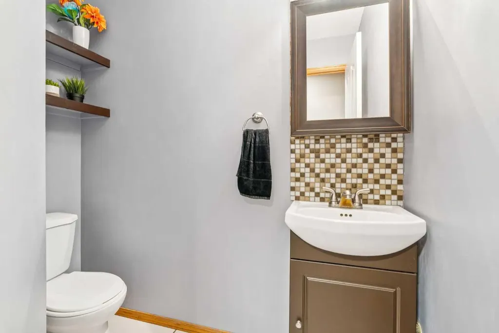 56 West Terrace Road Cochrane AB T4C 1S5