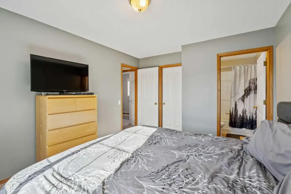 56 West Terrace Road Cochrane AB T4C 1S5