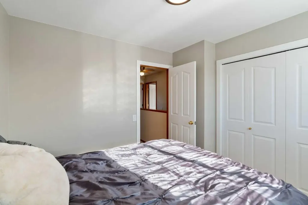 56 West Terrace Road Cochrane AB T4C 1S5