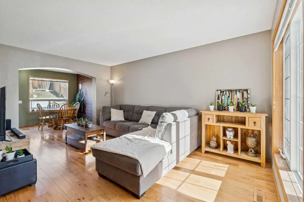 56 West Terrace Road Cochrane AB T4C 1S5