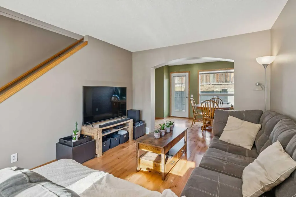 56 West Terrace Road Cochrane AB T4C 1S5