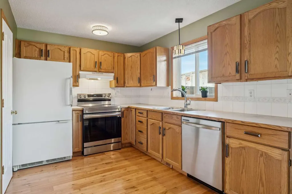 56 West Terrace Road Cochrane AB T4C 1S5