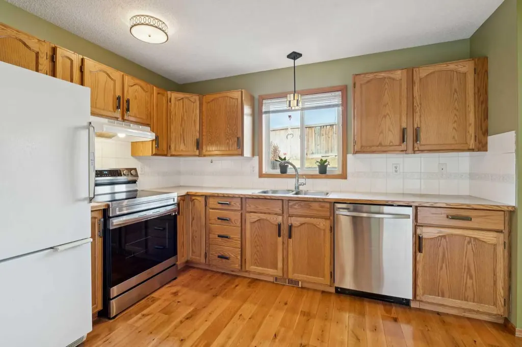 56 West Terrace Road Cochrane AB T4C 1S5
