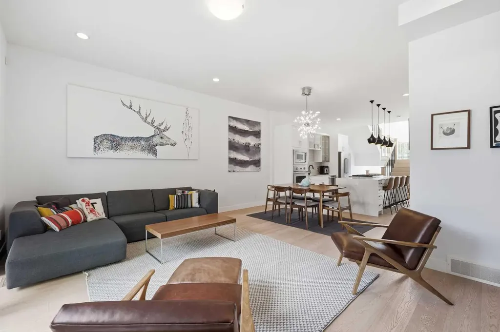 2124 32 Avenue SW Calgary AB T2T 1W8