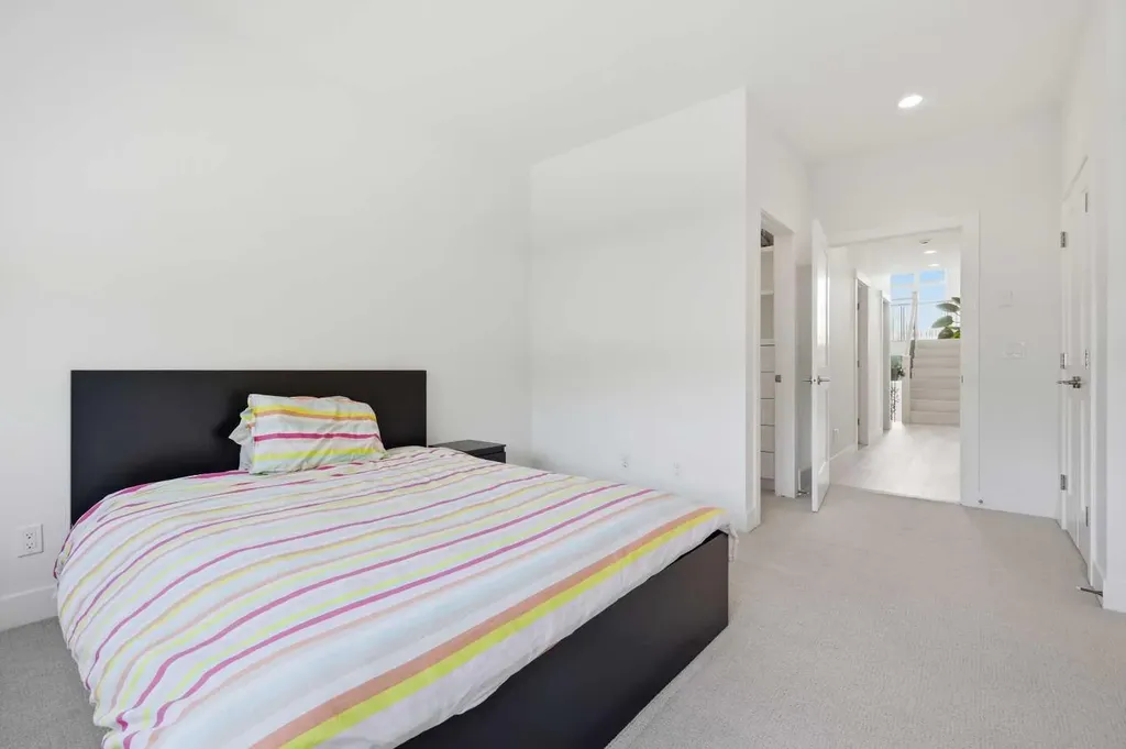 2124 32 Avenue SW Calgary AB T2T 1W8
