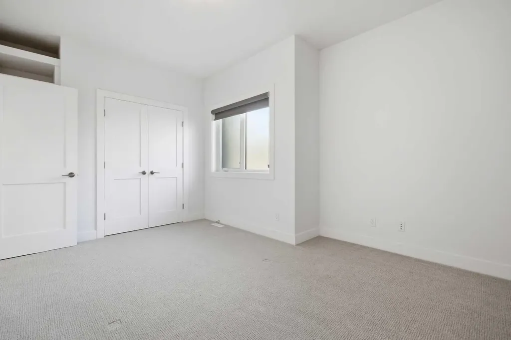 2124 32 Avenue SW Calgary AB T2T 1W8