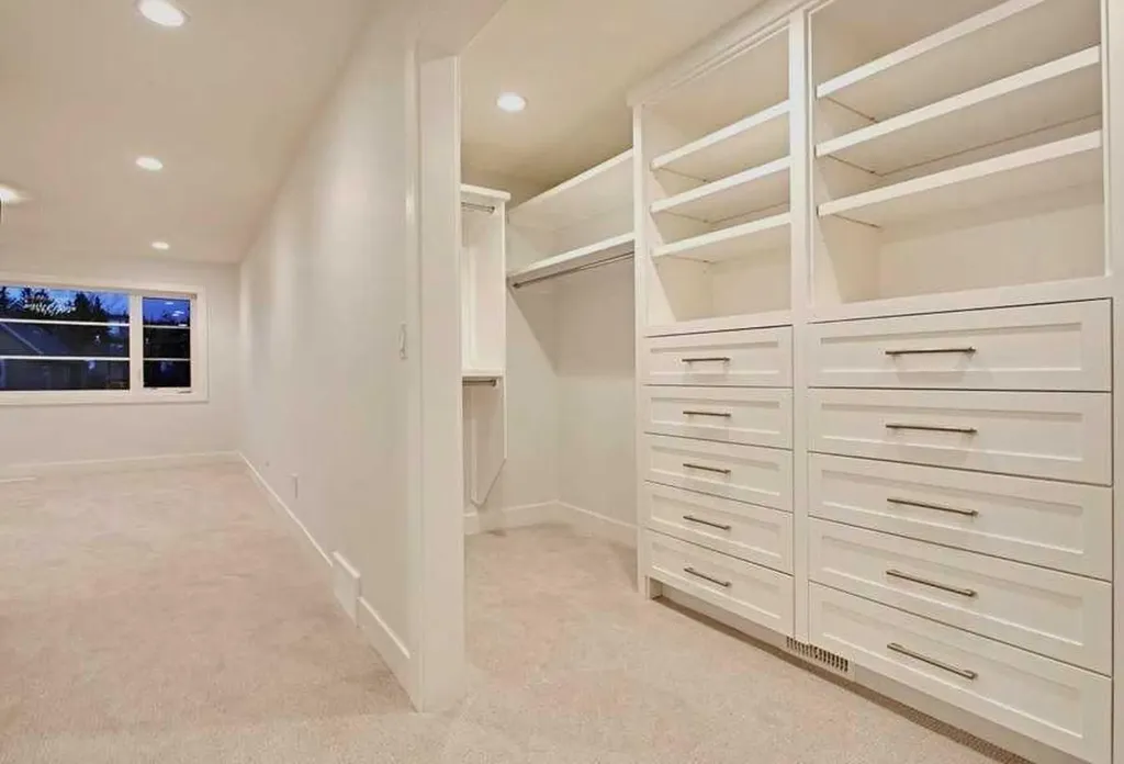 2124 32 Avenue SW Calgary AB T2T 1W8