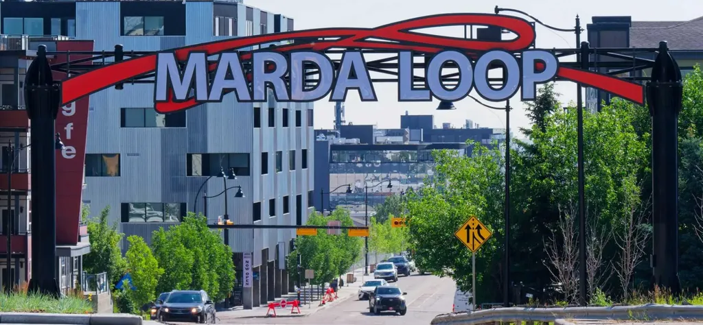 2124 32 Avenue SW Calgary AB T2T 1W8