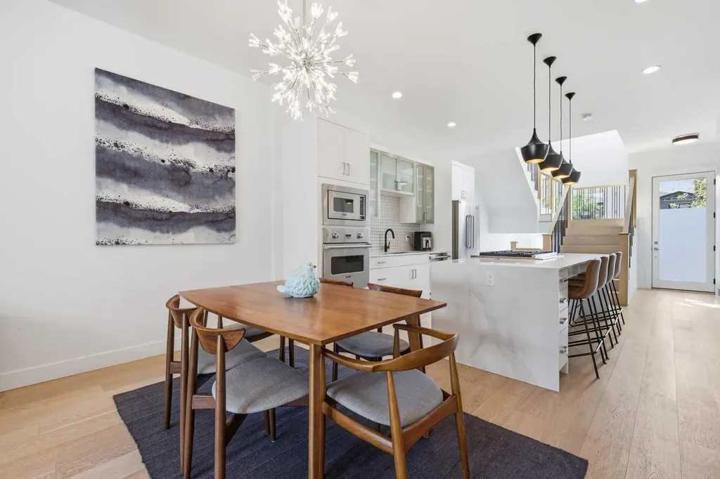 2124 32 Avenue SW Calgary AB T2T 1W8