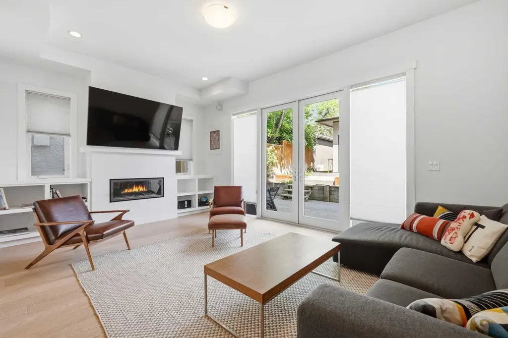 2124 32 Avenue SW Calgary AB T2T 1W8