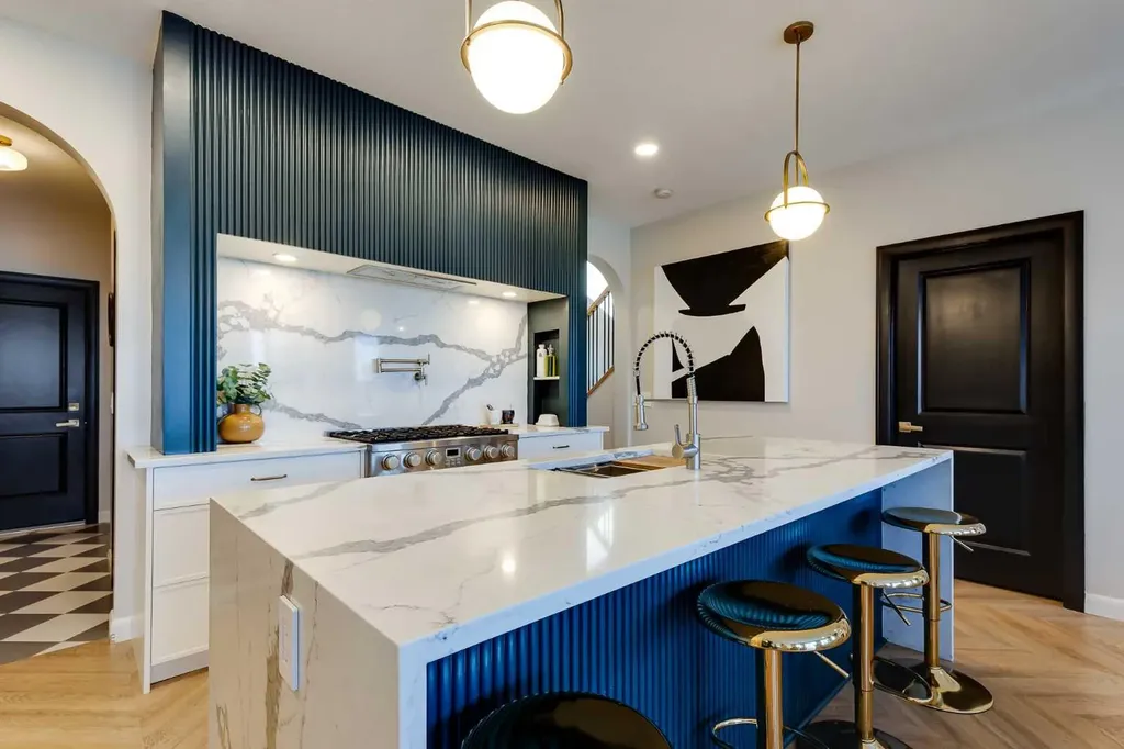 322 Creekstone Way SW Calgary AB T2X 4E3