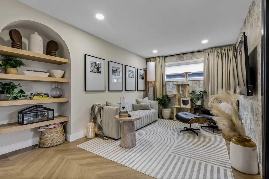 322 Creekstone Way SW Calgary AB T2X 4E3