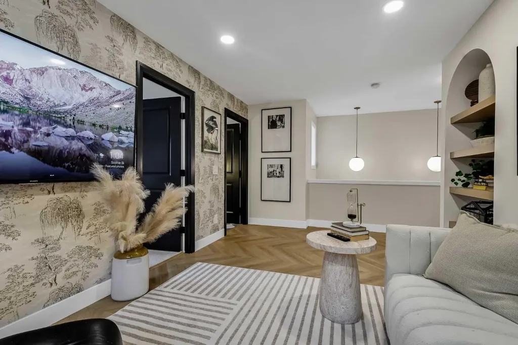 322 Creekstone Way SW Calgary AB T2X 4E3