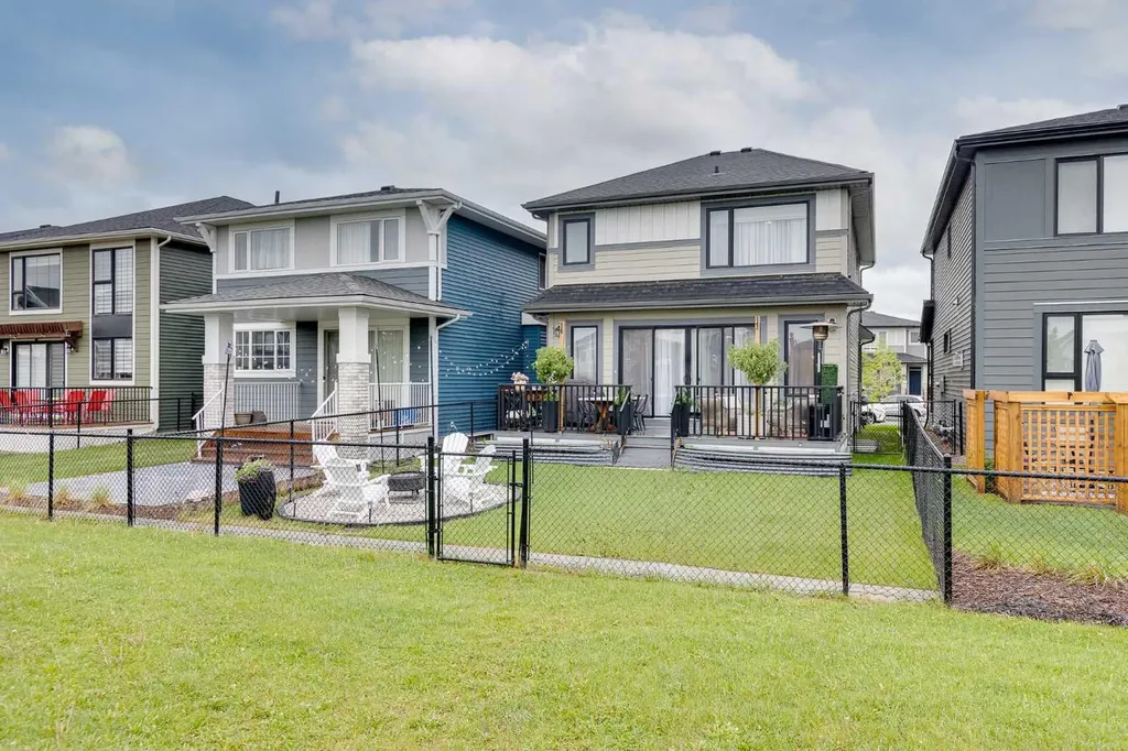 322 Creekstone Way SW Calgary AB T2X 4E3
