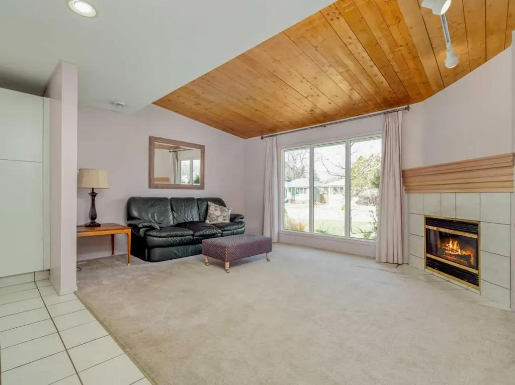 613 30 Street S Lethbridge AB T1J 3V2
