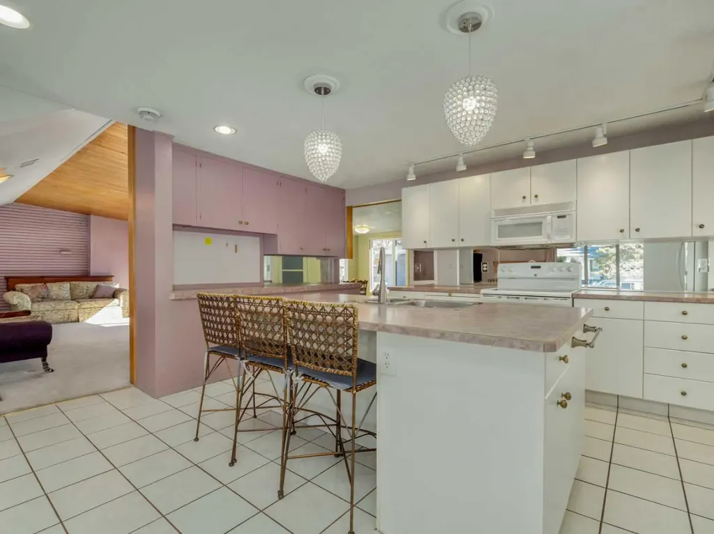 613 30 Street S Lethbridge AB T1J 3V2