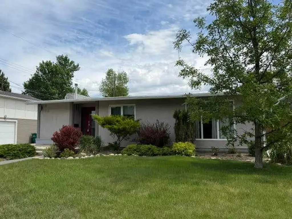613 30 Street S Lethbridge AB T1J 3V2