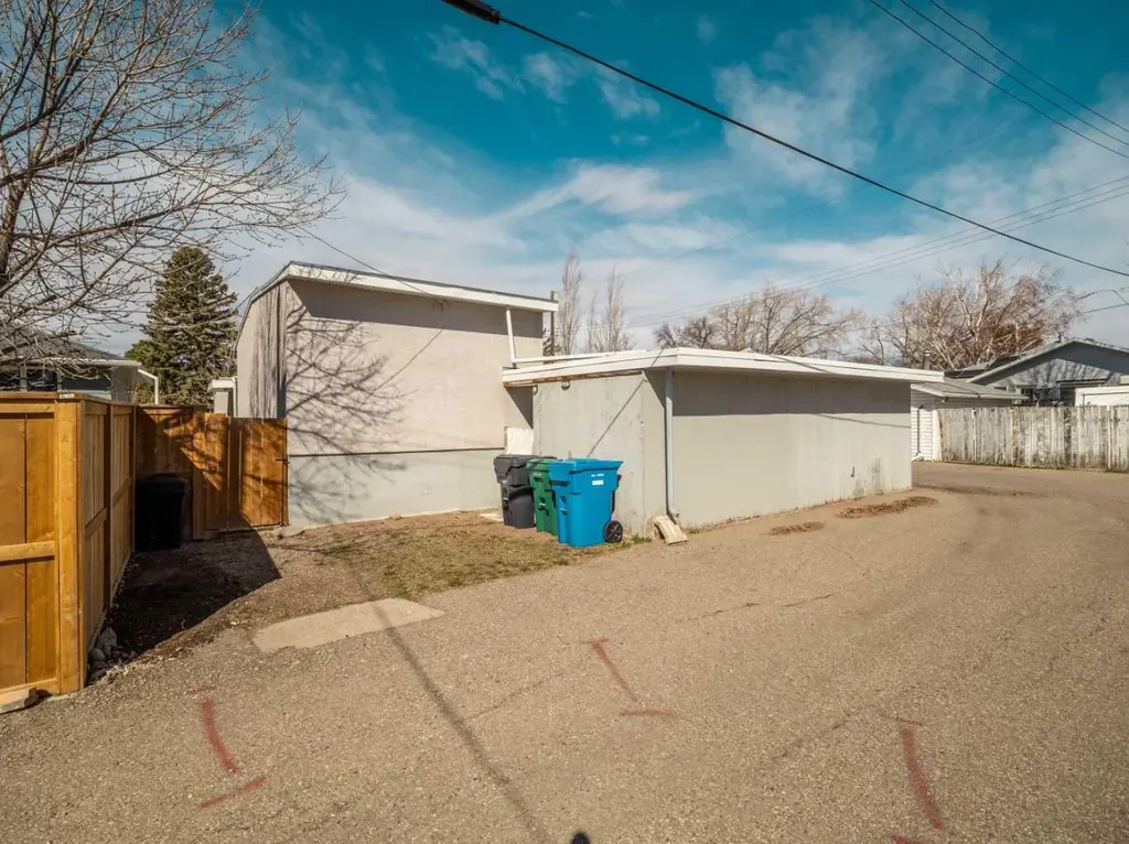 613 30 Street S Lethbridge AB T1J 3V2