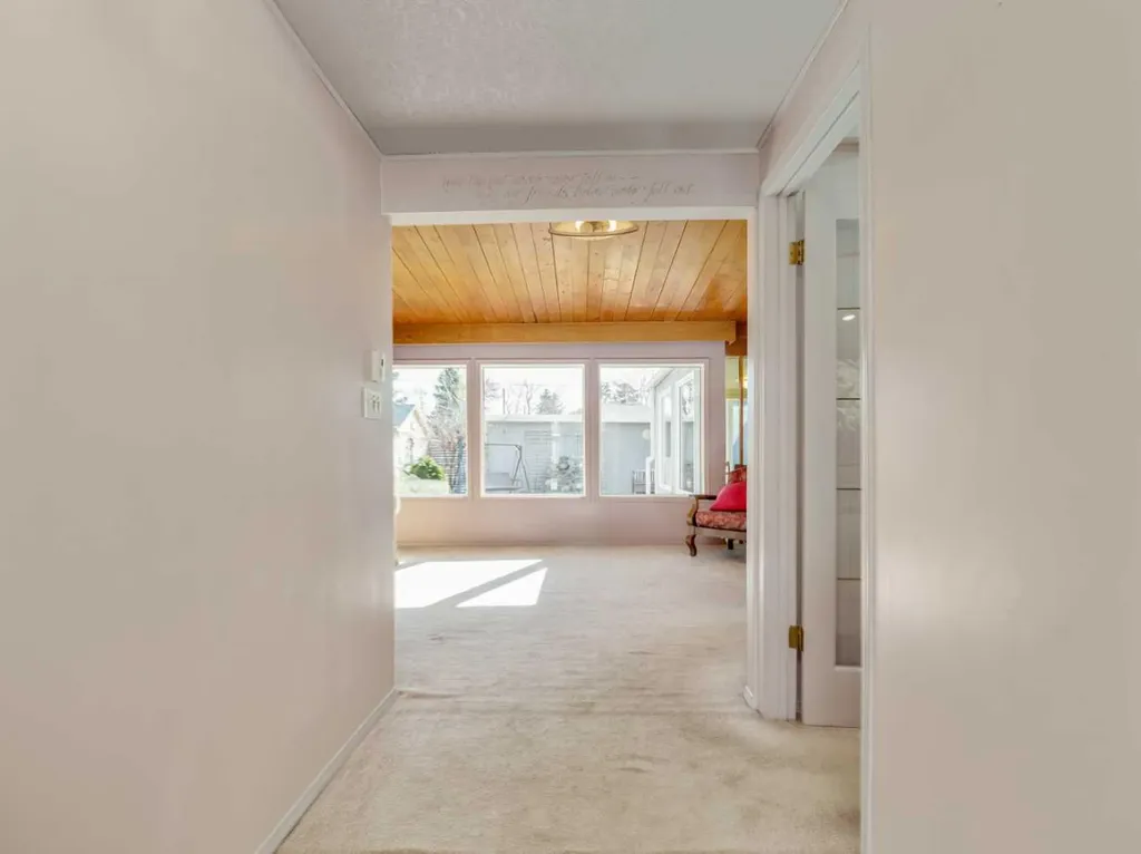 613 30 Street S Lethbridge AB T1J 3V2