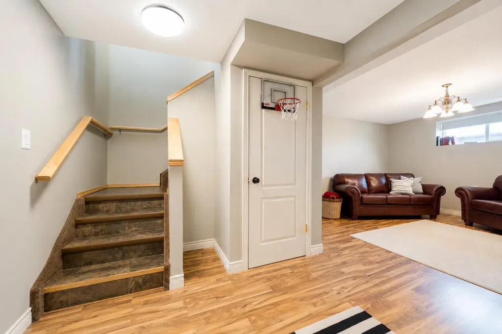 91 Hunt Crescent NE Medicine Hat AB T1C1Y4