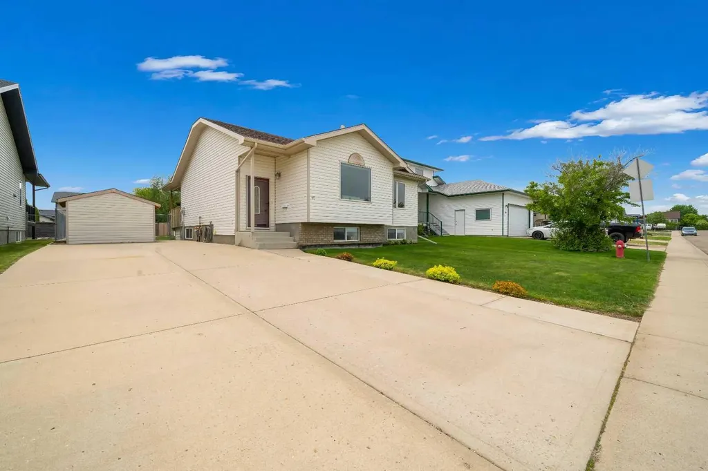 91 Hunt Crescent NE Medicine Hat AB T1C1Y4