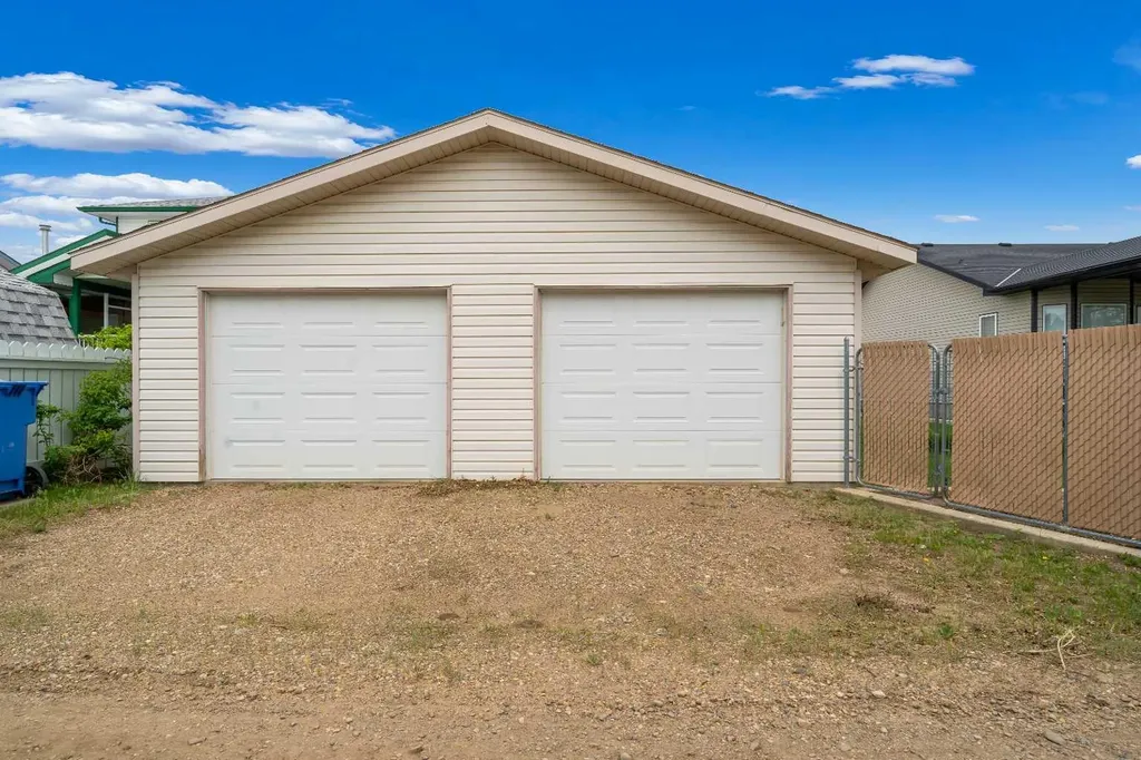 91 Hunt Crescent NE Medicine Hat AB T1C1Y4