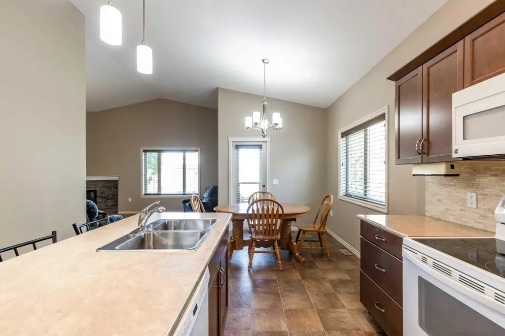 16 Wheatland Drive SE Medicine Hat AB T1B 0M7