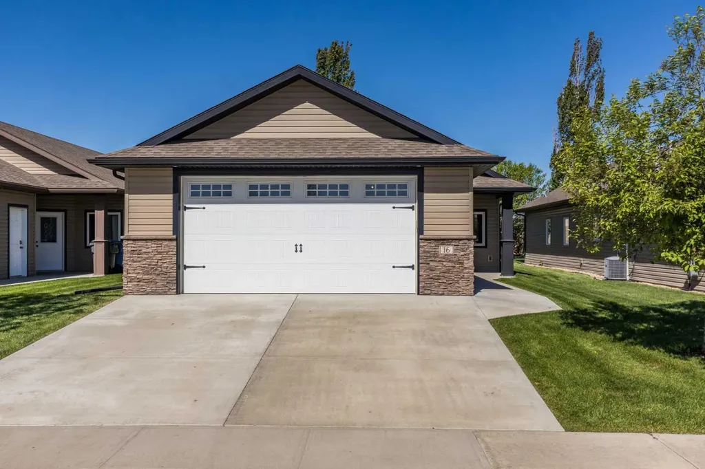 16 Wheatland Drive SE Medicine Hat AB T1B 0M7