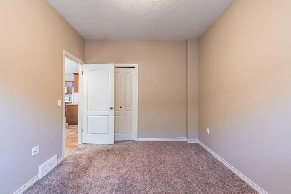 16 Wheatland Drive SE Medicine Hat AB T1B 0M7