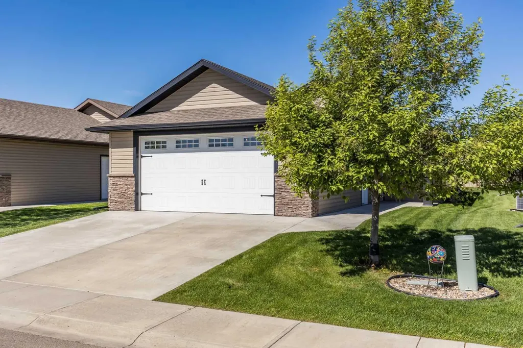 16 Wheatland Drive SE Medicine Hat AB T1B 0M7