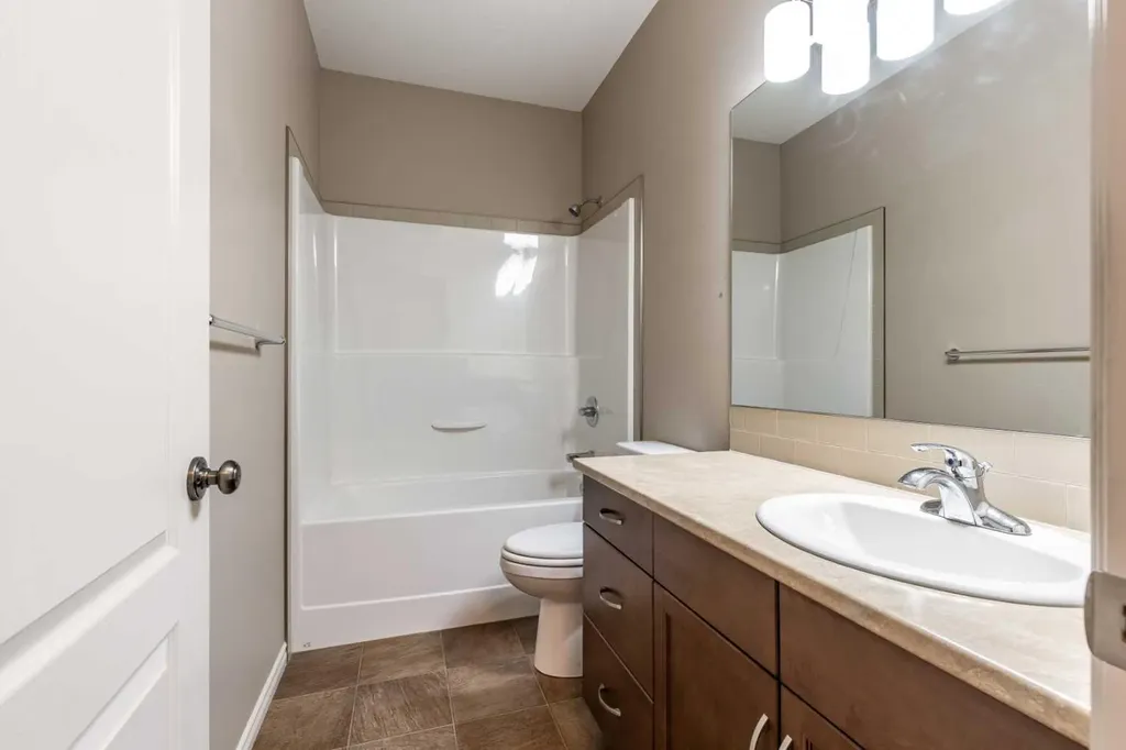 16 Wheatland Drive SE Medicine Hat AB T1B 0M7