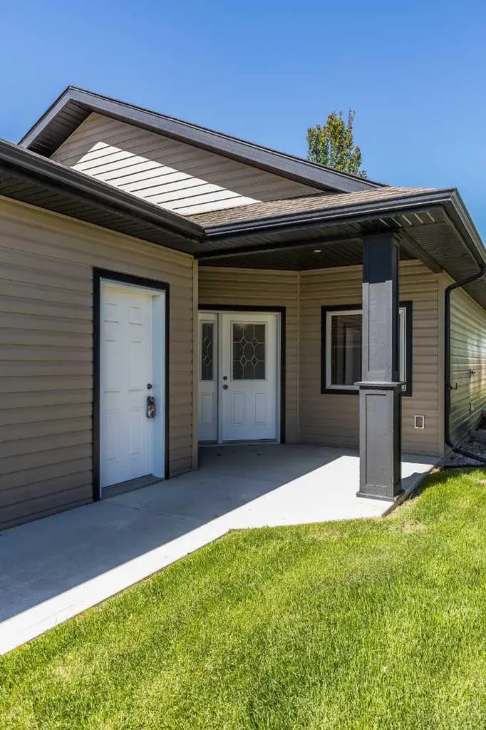 16 Wheatland Drive SE Medicine Hat AB T1B 0M7