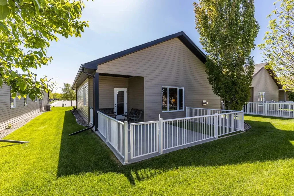 16 Wheatland Drive SE Medicine Hat AB T1B 0M7