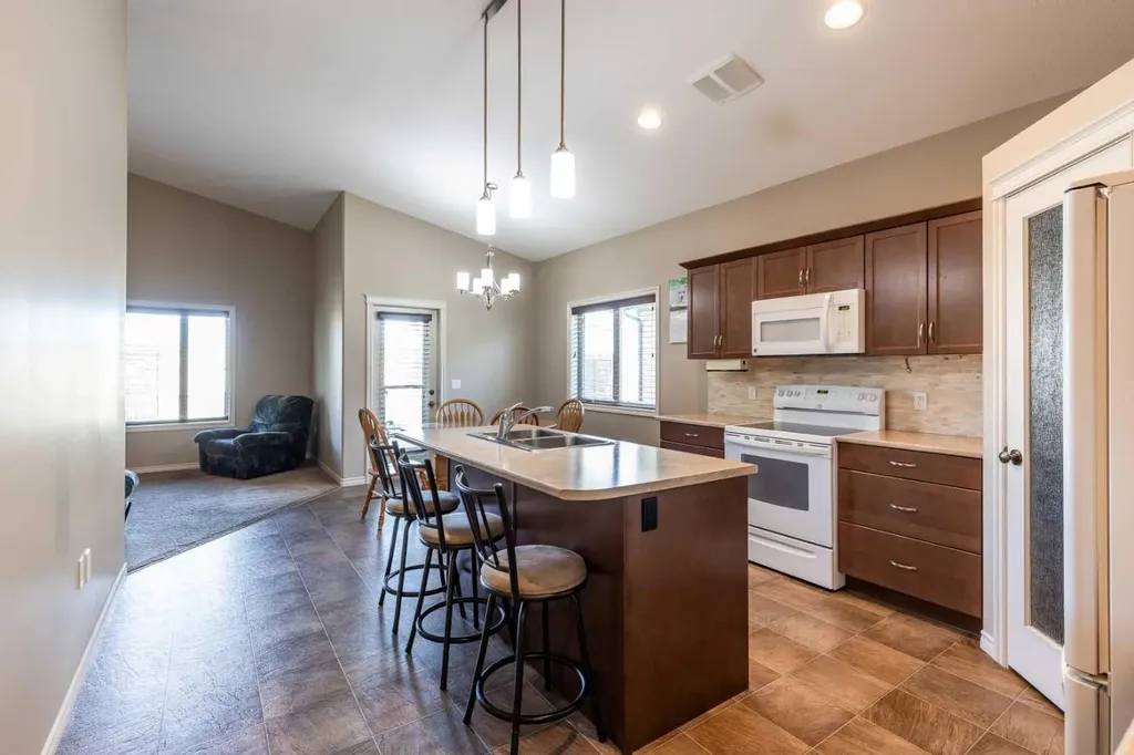 16 Wheatland Drive SE Medicine Hat AB T1B 0M7