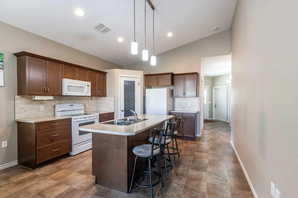 16 Wheatland Drive SE Medicine Hat AB T1B 0M7