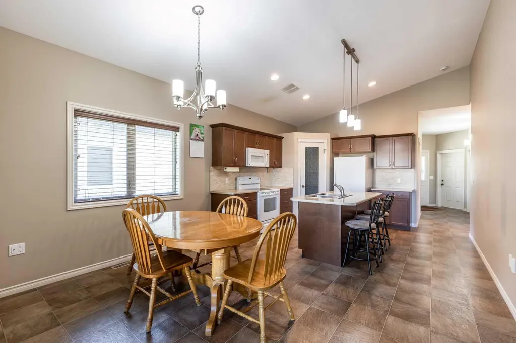 16 Wheatland Drive SE Medicine Hat AB T1B 0M7