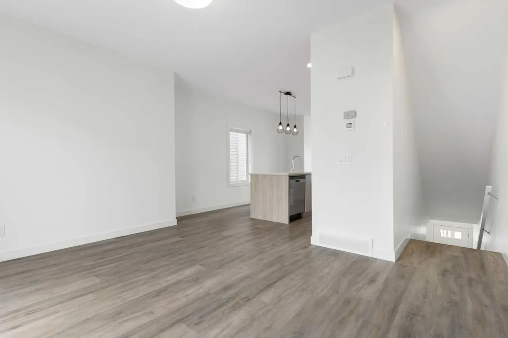 24 Rivercrest Drive Cochrane AB T4C 2C8