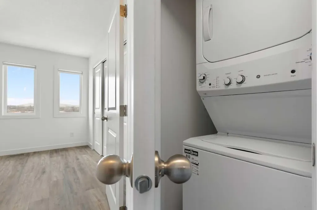 24 Rivercrest Drive Cochrane AB T4C 2C8
