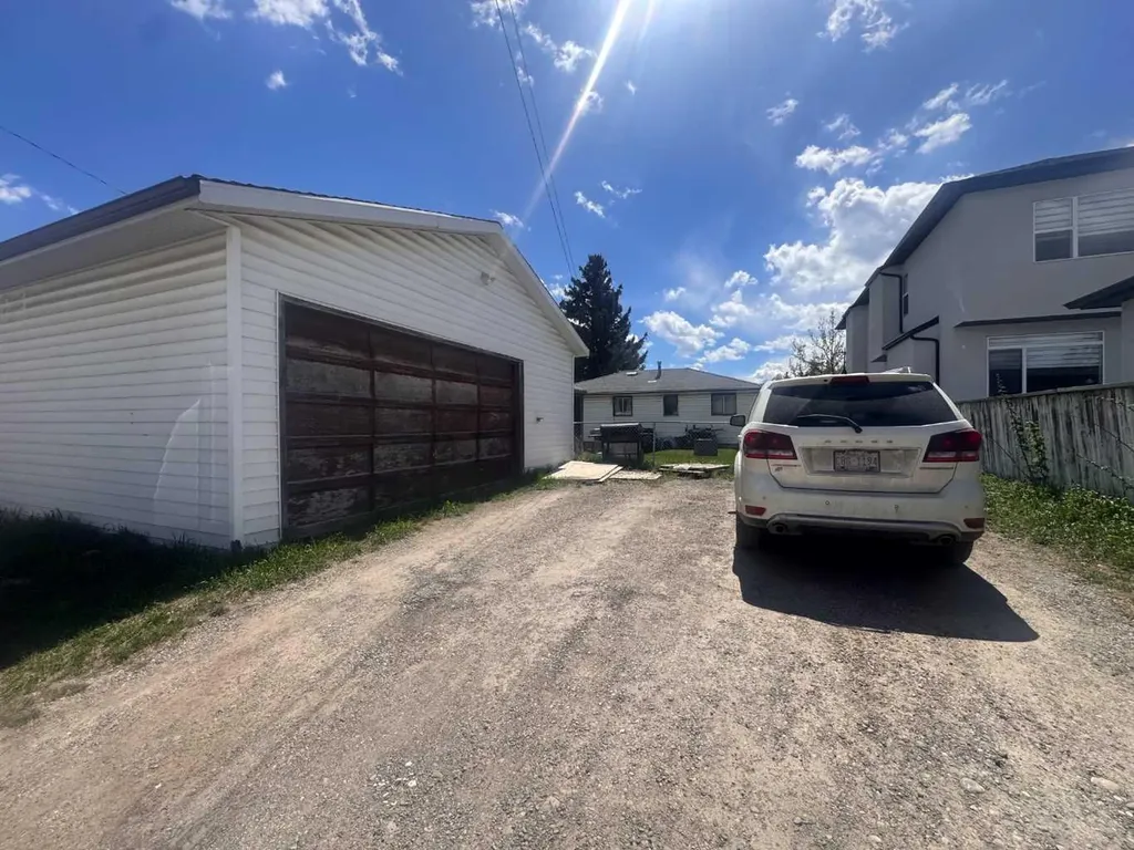 8132 Bowness Road NW Calgary AB t3b0h6